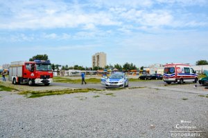 Motocyklista wjechał w stojącego Peugeota 