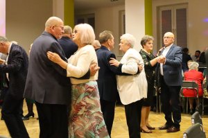 Muzyka, taniec i wspaniałe jedzenie. Udany Bal Seniora w Tarnowcu