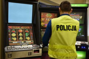 Nielegalne automaty do gier hazardowych w jednym z lokali w Jarosławiu