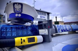 Nietrzeźwy kierowca nissana z sądowym zakazem