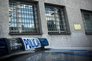 Odjechała z miejsca zdarzenia. Miała cofnięte uprawnienia, a przy sobie narkotyki