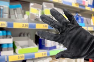 Odpowiedzą za kradzież perfum