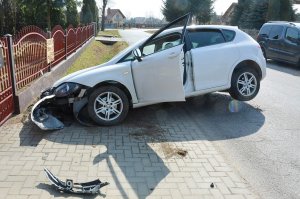 Pijany 18-latek uderzył seatem w przepust