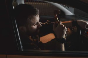 Pijany kierowca zatrzymany dzięki reakcji świadka