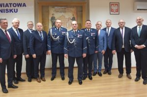 Podinspektor Dariusz Szybiak pożegnał się ze sztandarem niżańskiej komendy