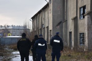 Policjanci i strażnicy miejscy odwiedzają osoby zagrożone wychłodzeniem