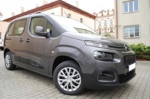 Policjanci z Rzeszowa otrzymali nowy samochód