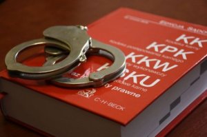 Policjant w czasie wolnym od służby zatrzymał mężczyznę, który przywłaszczył auto
