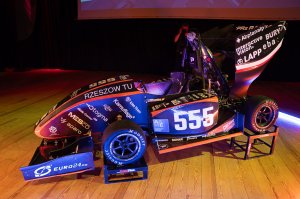 Premiera piątego samochodu wyścigowego zbudowanego przez Koło Naukowe PRz Racing [ZDJĘCIA]