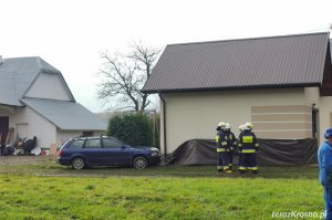 Pustyny. Samochodem wjechał w budynek