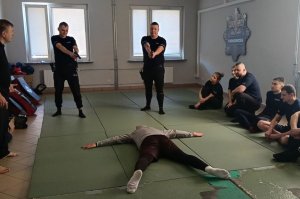 Realistyczne scenariusze i twarde zasady. Policjanci doskonalili techniki interwencji