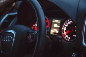 Rowerzysta i kierowca audi mieli problem z utrzymaniem toru jazdy
