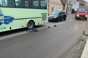 Sprawca kolizji, który uciekł z miejsca zdarzenia, usłyszał zarzuty