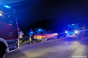 Starszy mężczyzna potrącony przez swój samochód