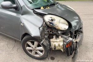 Straciła panowanie nad pojazdem i uderzyła w drzewo