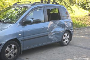 Straciła panowanie nad samochodem - uderzyła w inne auta