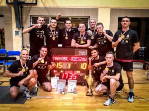 Strażacy z Tarnobrzega mistrzami województwa w piłce siatkowej