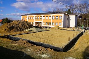 Trwają prace przy budowie sali gimnastycznej przy ZSP w Żarnowcu