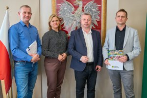 Trzy umowy podpisane. Kolejny krok w rozbudowie infrastruktury w gminie Jedlicze