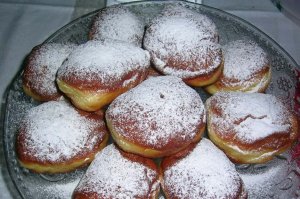 Ukradł pączki i alkohol