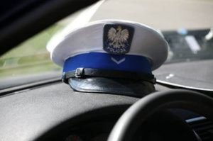 Wjechał na tory mimo otwierających się rogatek i zakazu jazdy