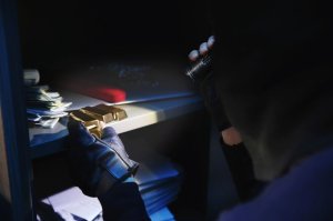 Włamanie do domu w Soninie. Policjanci pracują nad zatrzymaniem sprawców