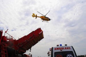 Wypadek podczas prac polowych. 12-latek wsadził dłoń do sadzarki
