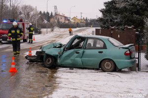 Żarnowiec. Zderzenie samochodu osobowego z piaskarką