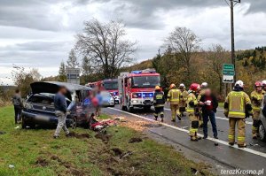 Zderzenie busa z osobówką na DK19