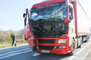 Zderzenie dwóch ciężarówek w Barwinku
