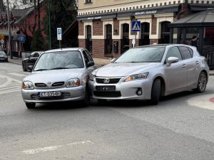 Zderzenie dwóch samochodów na rondzie w Krośnie