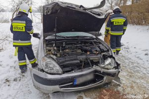 Zderzenie dwóch samochodów w Jaszczwi
