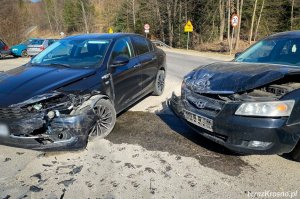 Zderzenie dwóch samochodów w Węglówce