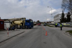 Zderzenie motorowerzysty z ciężarówką