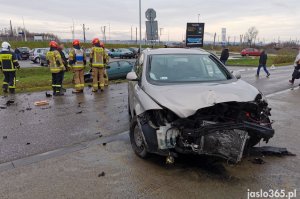 Zderzenie seata z toyotą w Jaśle. Dwie osoby poszkodowane