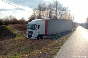 Zjechał TIR-em z drogi