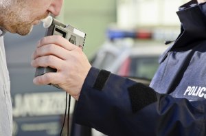 Zlekceważył dożywotni zakaz prowadzenia pojazdów, kierował pijany