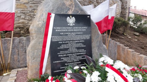 Odsłonięto pomnik żołnierzy AK w Brzostku